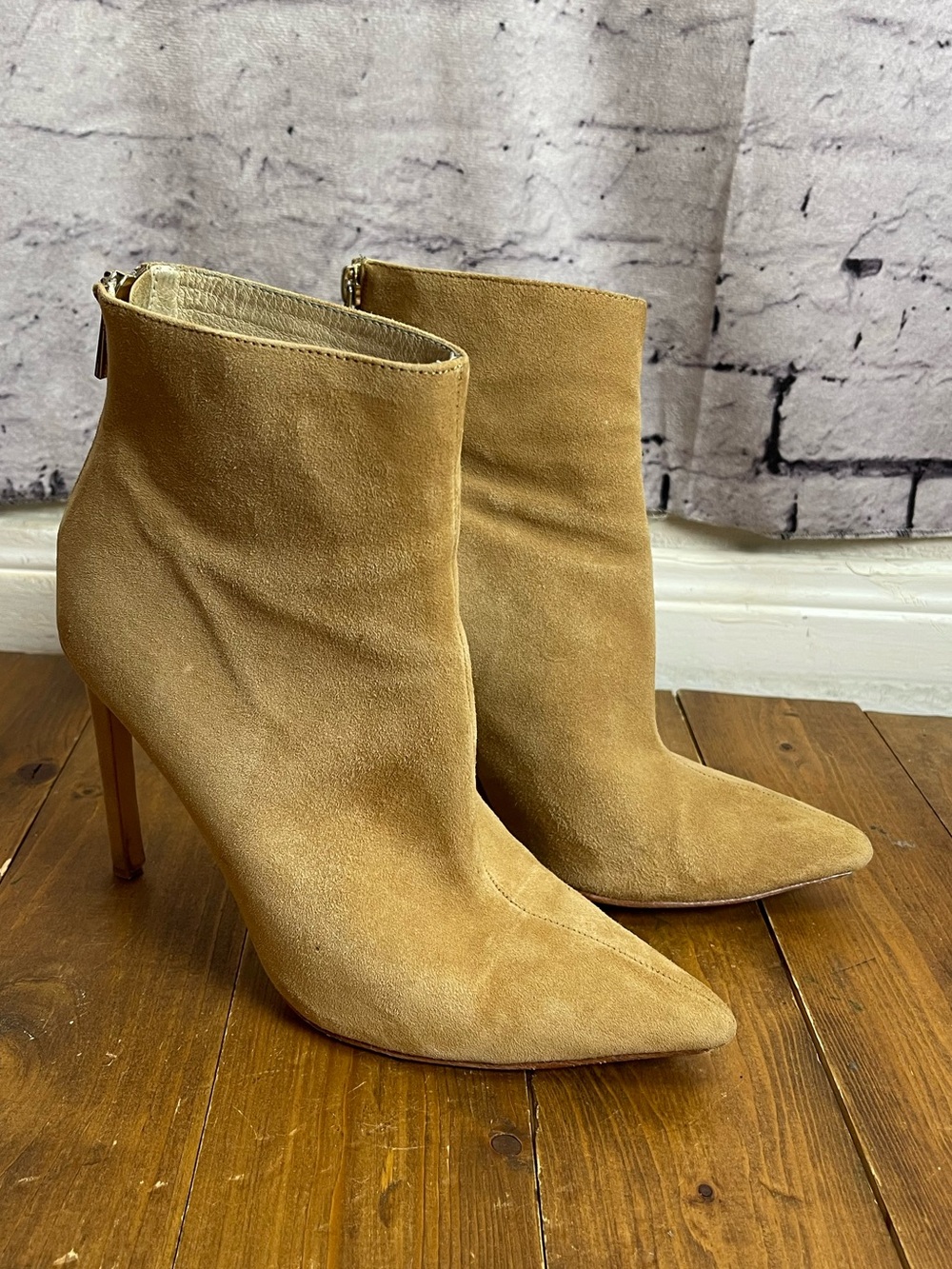 Raye size 5.5 tan suede heeled booties